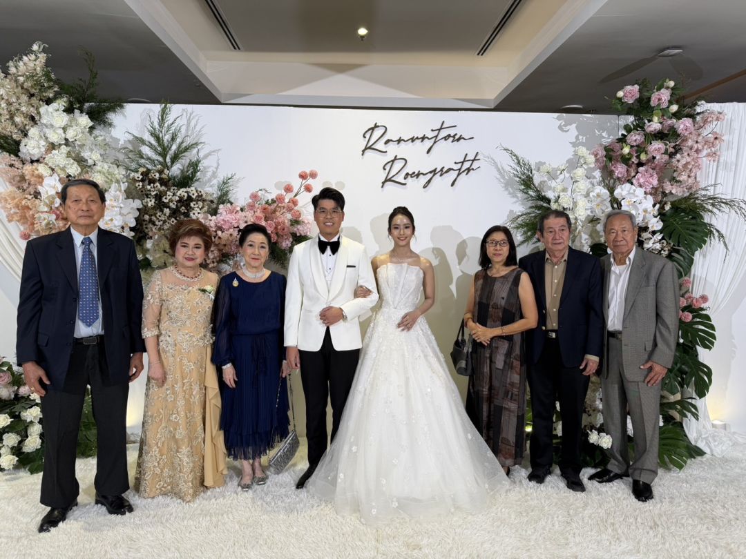 เพื่อน A8 ธรรมศาสตร์ วิศิษฐ์ ศศิวงศ์ภักดั, ผาณิต พูนศิริวงศ์, สมภัสสร - บุญทรง อนงคณะตระกูล และนิติ ยิ้มแย้ม