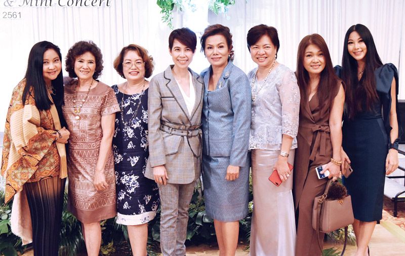ปัญญชนิตย์ เธียรประสิทธิ์, ผ่องศรี วรอุไร, โสภณา วงศ์โฆษวรรณ, สุภาพรรณ ผลากรกุล, อัมราวัลย์ พันธ์พินิจ,
ชัญญ์ญาณ์ พลอยรัตน์, เบญจา พันธ์ุสถิตย์ และ ปัญญริสา
เธียรประสิทธิ์