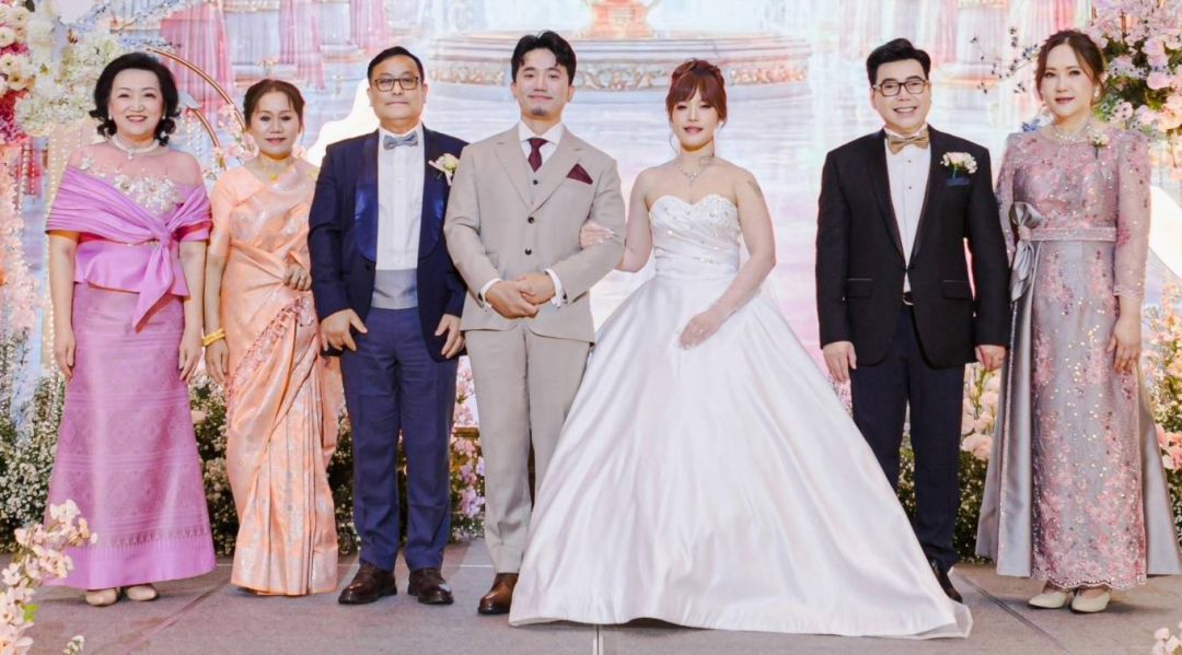 อโนชา ชีวิตโสภณ อดีตประธานศาลฎีกาคนที่ 49 เป็นประธานในงานมงคลสมรสระหว่าง พญ.อารดา วงศ์กิตติรักษ์ บุตรี นพ.อานนท์-มิ่งขวัญ วงศ์กิตติรักษ์ กับ นพ.อาคัส กุรุง บุตร Mr. Suman – Mrs. Maya Kumari Gurung