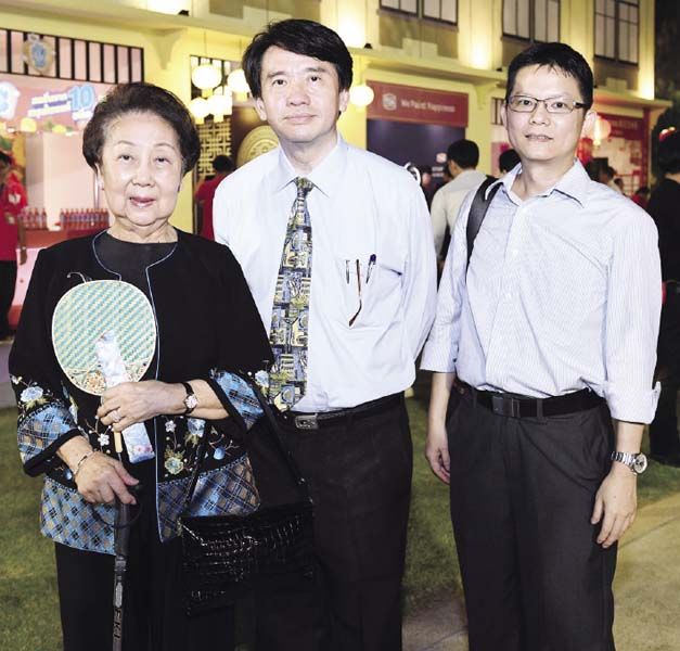 นงนุช หวั่งหลี, ดร.ดุษฎี สว่างวิบูลย์, ศิรวัตร หวั่งหลี