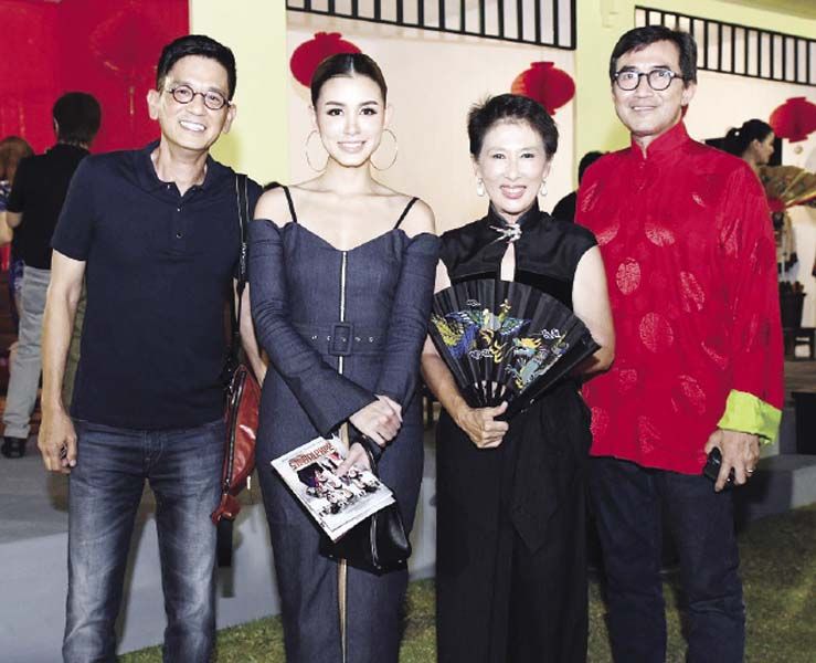 รุจิราภรณ์ หวั่งหลี กับ เกรียงไกร อุณหะนันทน์, 
สุนิษา เจทท์ และ ฉัตรชัย เปล่งพานิช