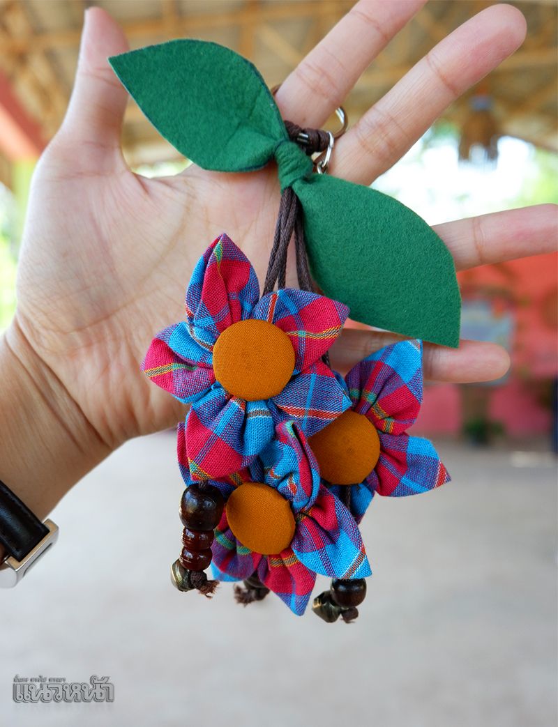 นำผ้าทอมาทำเป็นพวงกุญแจสวย