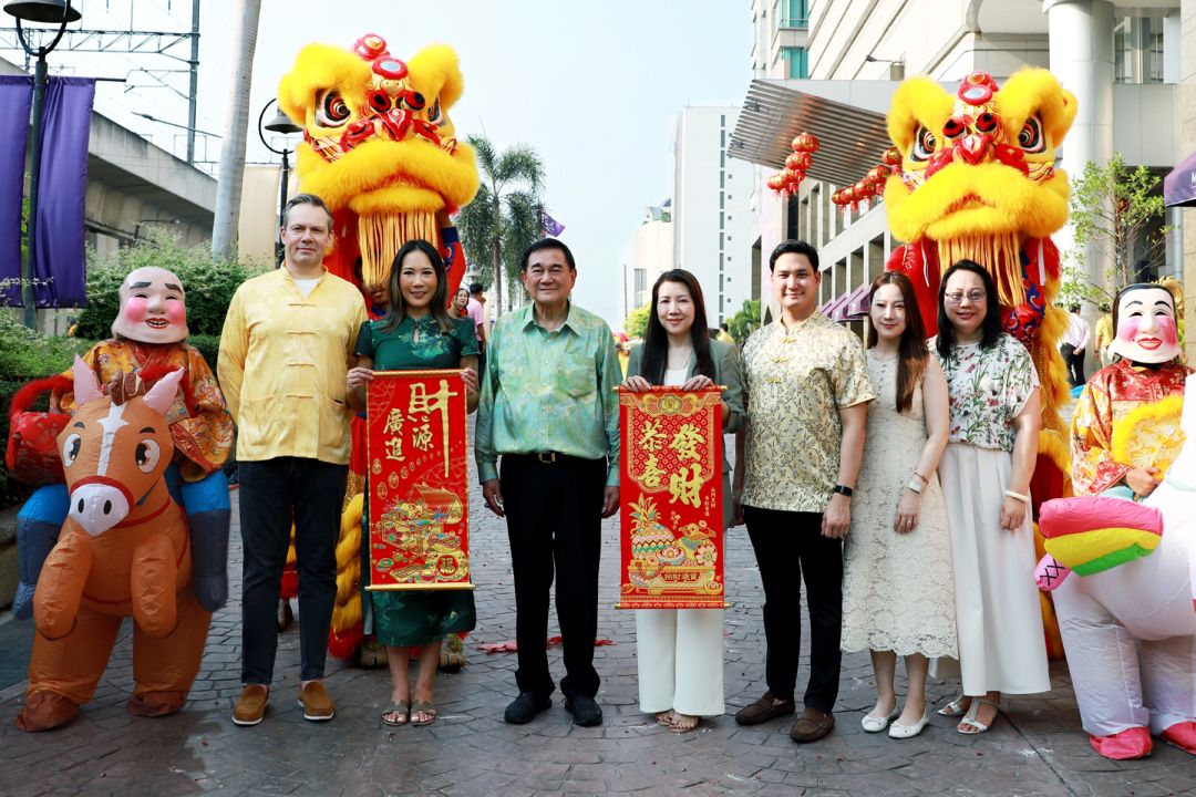 ดร.อัศวิน อิงคะกุล ประธาน มิราเคิล กรุ๊ป พร้อมครอบครัว วิน-อนัคพล อิงคะกุล ,เพิร์ลลี่-ลักษมีกานต์ อิงคะกุล และ จันทจิตา อินทะพงษ์