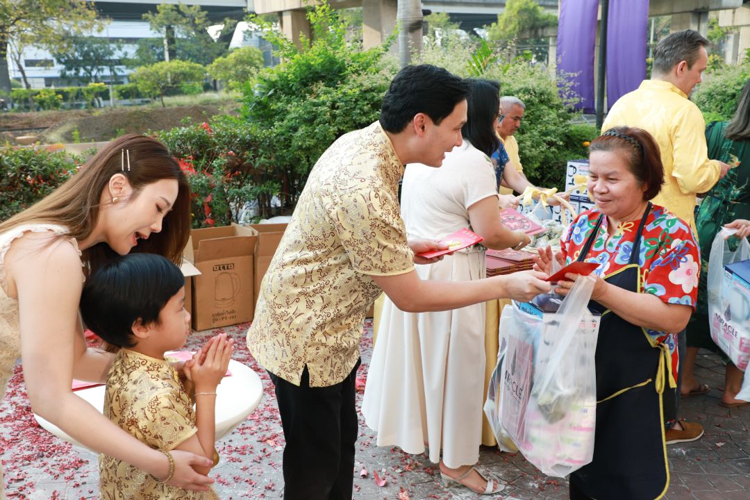 วิน-อนัคพล อิงคะกุล มอบซองอั่งเปา