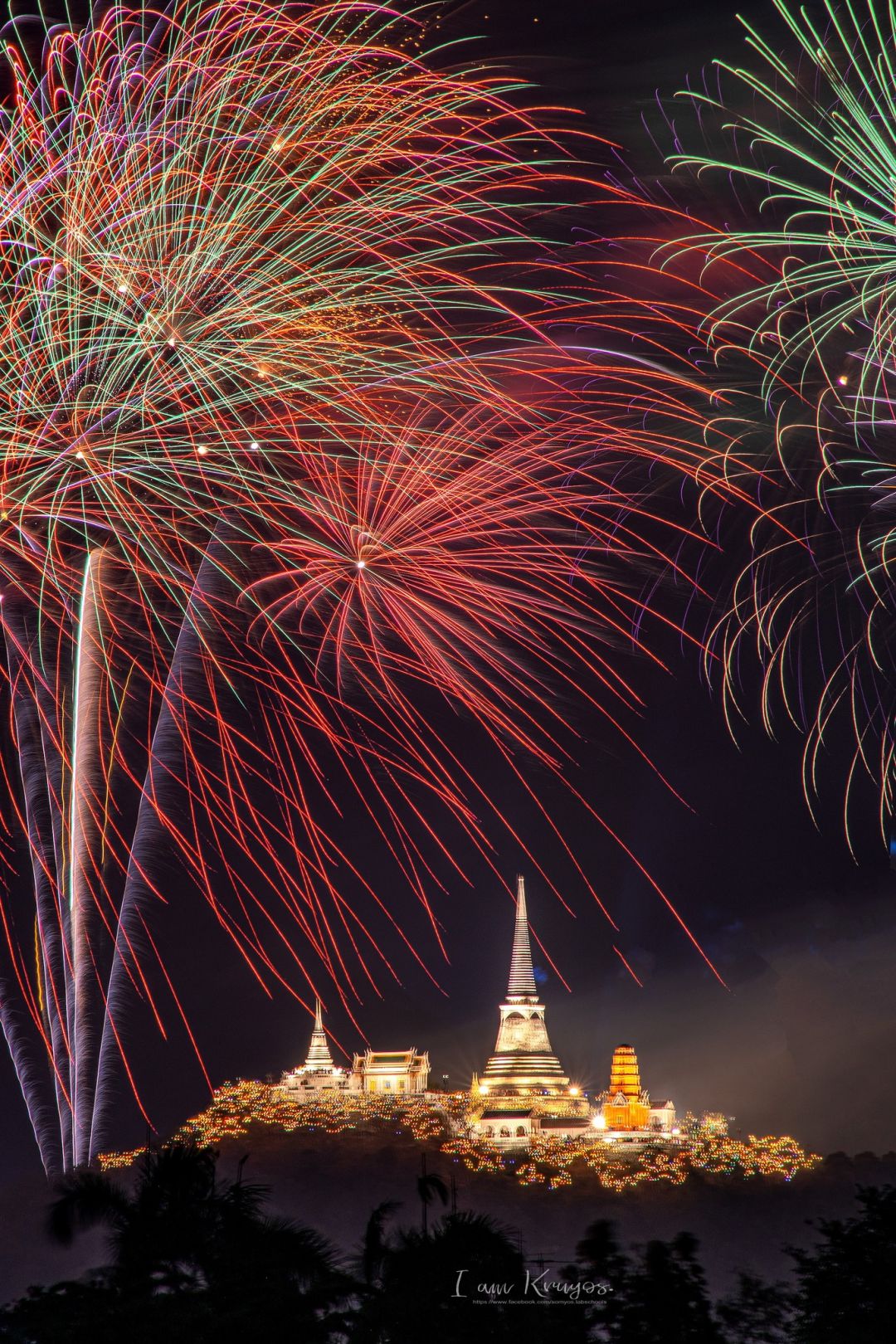 มุม : ท่าน้ำวัดชมพูพน (ถ่ายเจาะพลุ)
ระยะเลนส์(FX) : 200-300mm
จำนวนขาตั้ง : รับได้ 10-20 ขา
พิกัด : https://maps.app.goo.gl/WqMWMRMC6sHdNLU68
คำแนะนำเพิ่มเติม : รถยนต์จอดในวัดแล้วเดินไป นำไฟฉายติดตัวไปด้วย