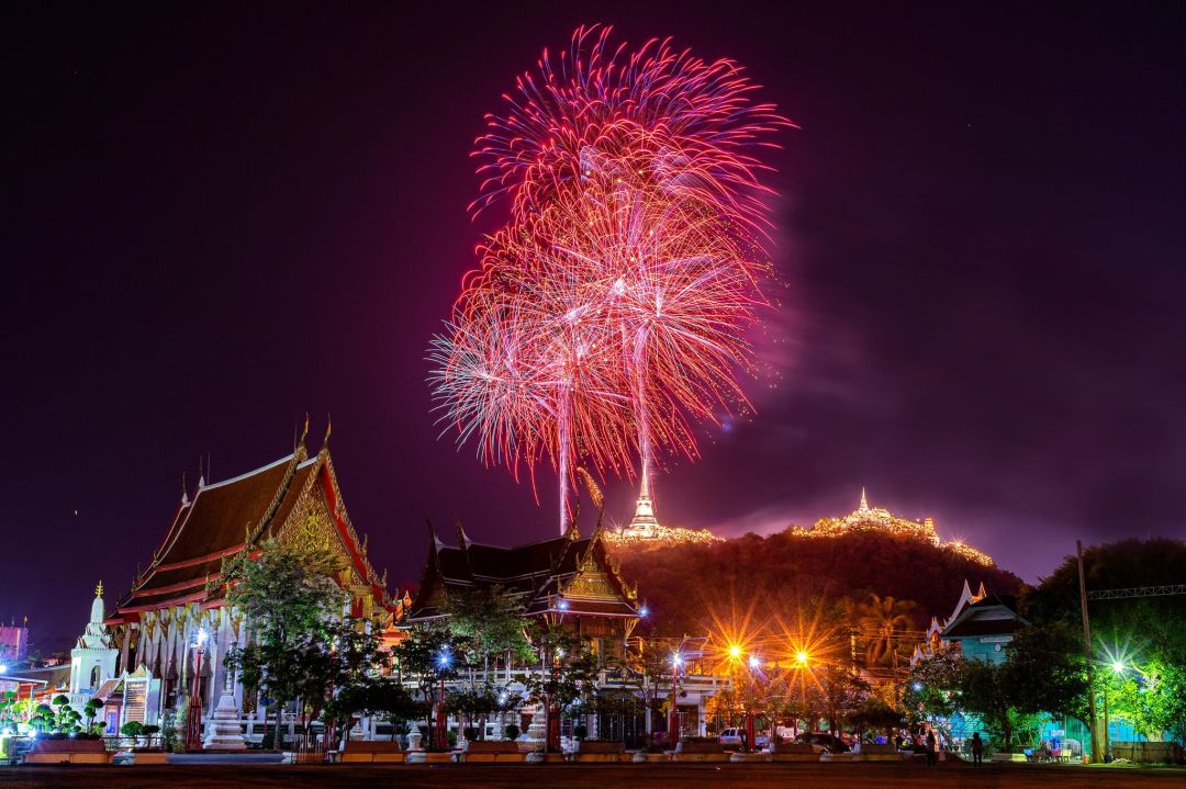 มุม : สนามฟุตบอลวัดคงคาราม
ระยะเลนส์(FX) : 45 mm
จำนวนขาตั้ง : รับได้ 20-30 ขา
พิกัด : https://maps.app.goo.gl/hUh8bhk9DR4KSgv78
คำแนะนำเพิ่มเติม : ขออนุญาตยามที่ป้อมก่อน