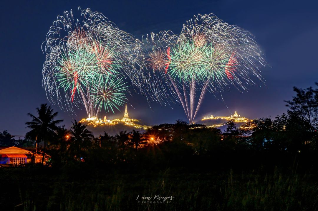 มุม : ริมถนนทางเข้าวัดขุนตรา
ระยะเลนส์(FX) : 80 mm
จำนวนขาตั้ง :ไม่เกิน 15-20
พิกัด : https://maps.app.goo.gl/S5KDFgGpbAqXv7a79
คำแนะนำเพิ่มเติม :จุุดถ่ายอยู่ริมถนน ค่อนข้างสะดวก เพียงระวังรถวิ่งผ่านไปมานิดหน่อย