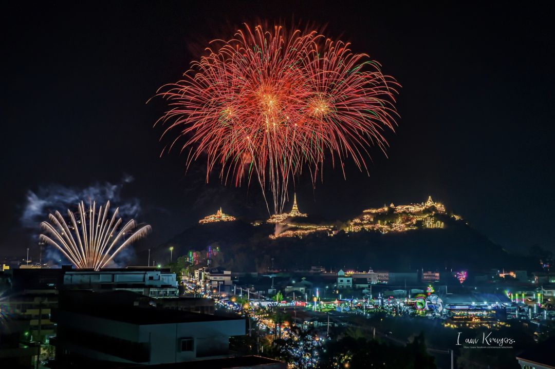 มุม : เขาพนมขวด
ระยะเลนส์(FX) : 37
จำนวนขาตั้ง :ไม่เกิน 15
พิกัด : https://maps.app.goo.gl/SYRgcLBxVSd5MY8j6
คำแนะนำเพิ่มเติม :จุุดถ่ายอยู่บนเขา ในโรงพยบาลพระจอมเกล้า หาที่จอดรถยาก ต้องฝากไว้ที่รับฝากใกล้แล้วเดินขึ้นไป ทางขึ้นมีบันไดสบายแต่ก็สูงพอได้เหนื่อย จุดถ่ายคับแคบ แบ่งๆกันไปครับ