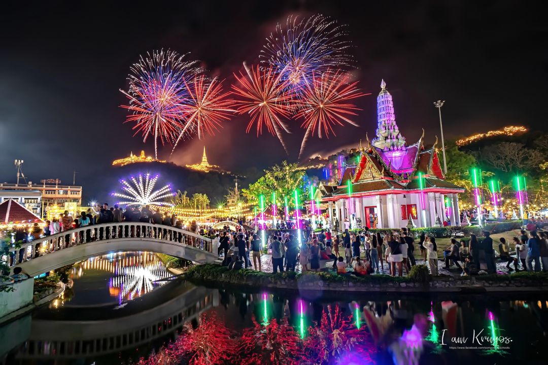 มุม : ศาลหลักเมือง ภายในอุทยาน ร.4
ระยะเลนส์(FX) : 18 mm
จำนวนขาตั้ง : 20 ขา
พิกัด : https://maps.app.goo.gl/8YmznzWZ29bc268s7
คำแนะนำเพิ่มเติม :จอดรถในที่รับฝากรถใกล้อุทยานแล้วเดินเข้าไปรอบบริเวณนี้สามารถเลือกมุมได้หลากหลายครับ