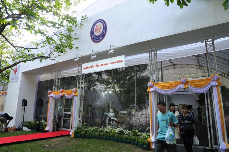 บริเวณหน้าร้านเพื่อนพึ่ง (ภาฯ)