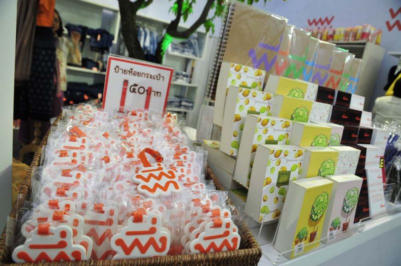 สินค้าที่ระลึกของร้านเพื่อนพึ่ง (ภาฯ)