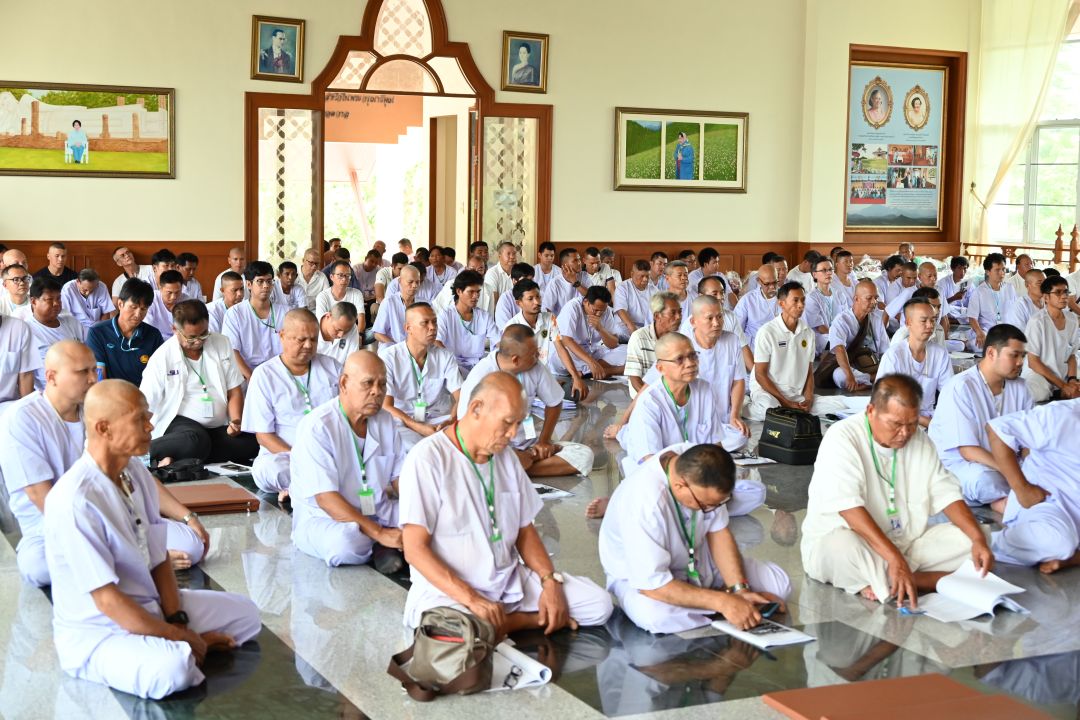 ปฐมนิเทศต้อนรับนาคทั้งหมด ณ อาคารเฉลิมพระกียรติฯสมเด็จพระพี่นางเธอฯ