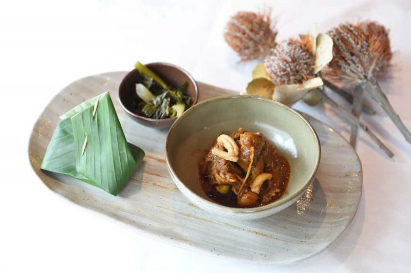 แกงฮังเลหมูดำน้ำอ้อยและ แมคคาเดเมีย