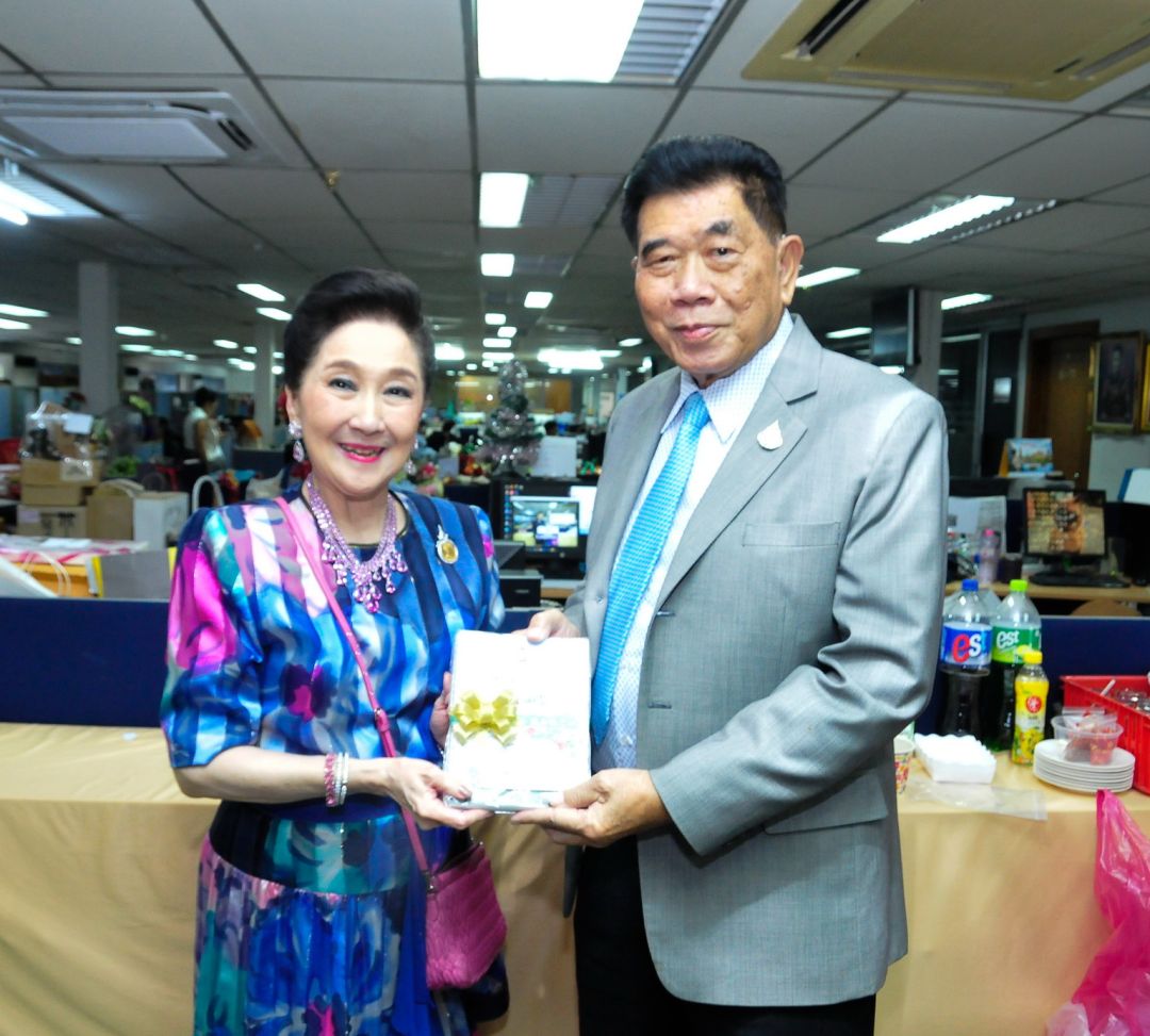 อนันตชัย คุณานันทกุล นายกสมาคมสมาชิกรัฐสภาไทย ยินดีกับหญิงเก่งแนวหน้า