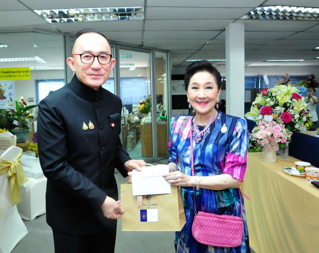 มล.ปนัดดา ดิศกุล ร่วมยินดีกับการก้าวสู่ปีที่ 47 ของแนวหน้า