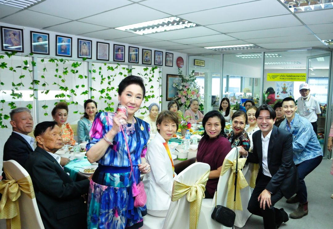 ฟ้าคราม และ อาร์ต ถึงแก่น พบปะแฟนคลับแนวหน้า