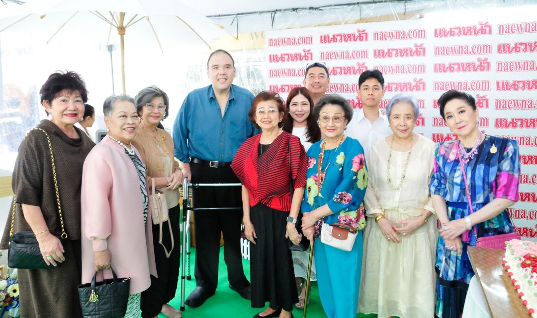 ผาณิต พูนศิริวงศ์ กับเพื่อน วว.92 มีลูกชาย นรพล-ผรณเดช และหลานย่า อัฏฐผล  พูนศิริวงศ์ ร่วมต้อนรับ