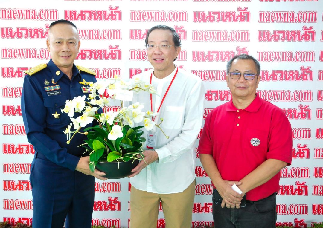 กองทัพอากาศ นำโดย พล.อ.อ.ประภาส สอนใจดี. ผช.ผบ. ทหารอากาศ