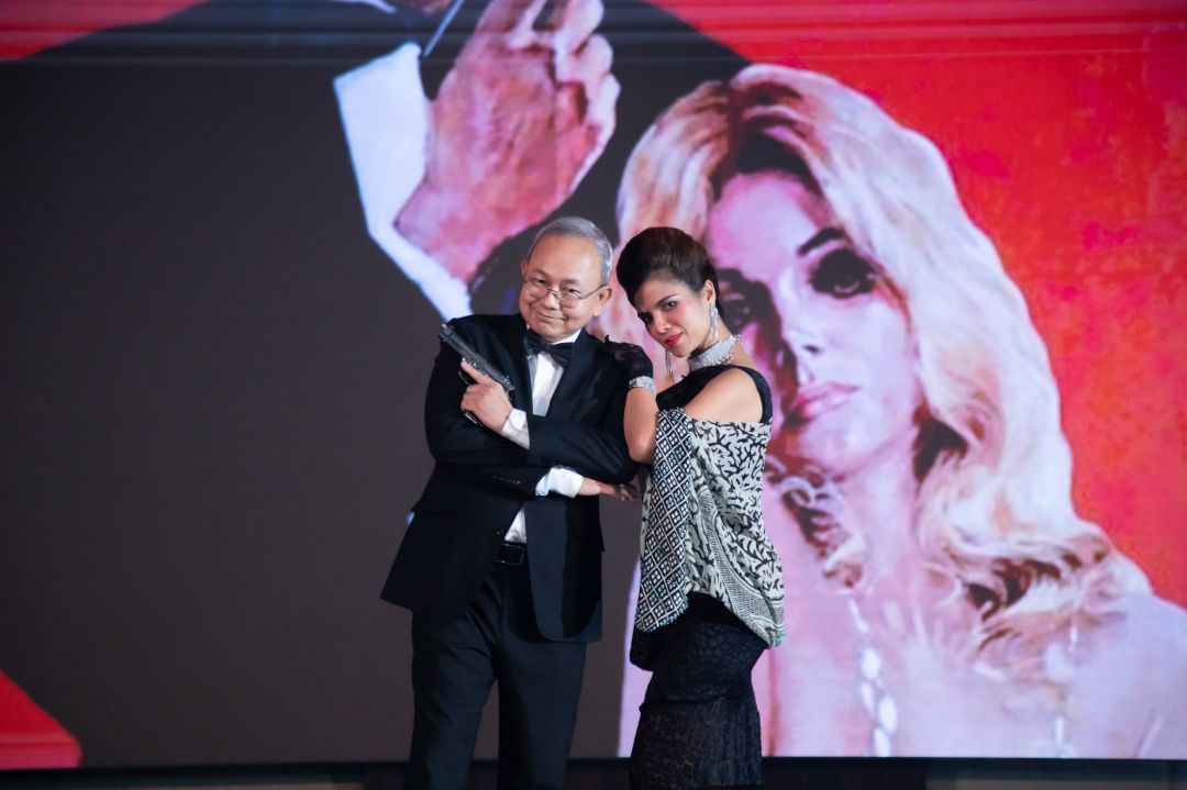 รศ.นพ.ศุภชัย ถนอมทรัพย์ และ จณิสตา เถาสุวรรณ์ จากภาพยนตร์เรื่อง Dr.No 007