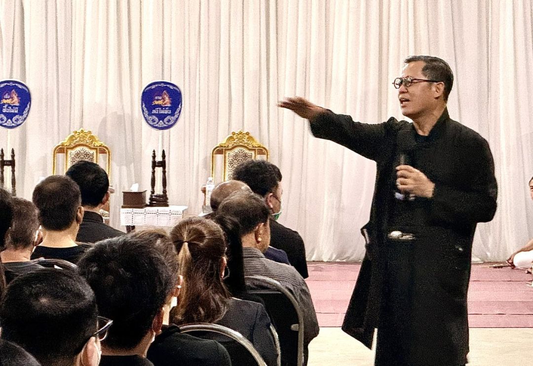 ขอบคุณภาพ : ตามติด ชีวิต อ.เฉลิมชัย โฆษิตพิพัฒน์