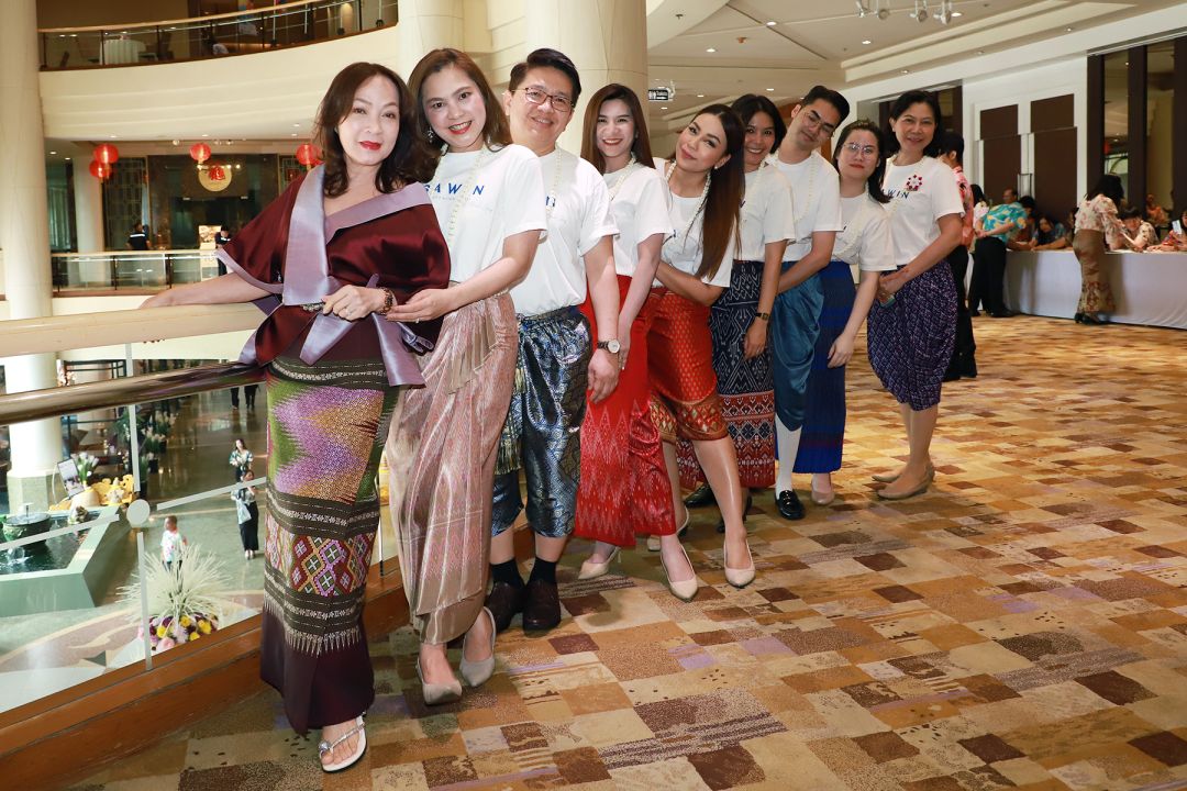 นาถวีณา ล้อมทรัพย์ พร้อมทีมเซลส์ แอนด์ มาร์เกตติ้ง โรงแรมอัศวิน แกรนด์ คอนเวนชั่น