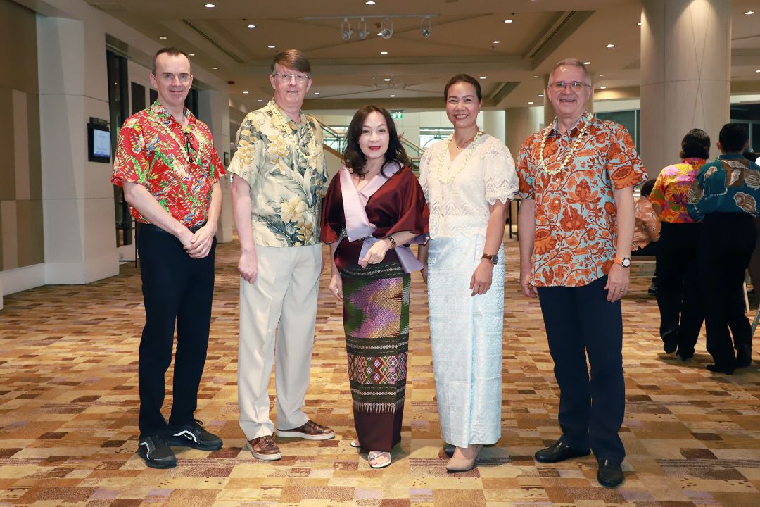 มร.คอลิน คีย์เล ผู้อำนวยการฝ่ายฝึกอบรมและพัฒนา - มร.ไมเคิล เมอร์ฟี่ ผู้จัดการทั่วไป โรงแรมมิราเคิล แกรนด์ คอนเวนชั่น - นาถวีณา ล้อมทรัพย์ ที่ปรึกษาฝ่ายสื่อสารการตลาด มิราเคิล กรุ๊ป - วัชราภรณ์ ทองพูน ผู้อำนวยการฝ่ายอาหารและเครื่องดื่ม โรงแรมอัศวิน แกรนด์ คอนเวนชั่น - มร.อังเดร บรัวฮาร์ท ผู้จัดการทั่วไป โรงแรมอัศวิน แกรนด์ คอนเวนชั่น