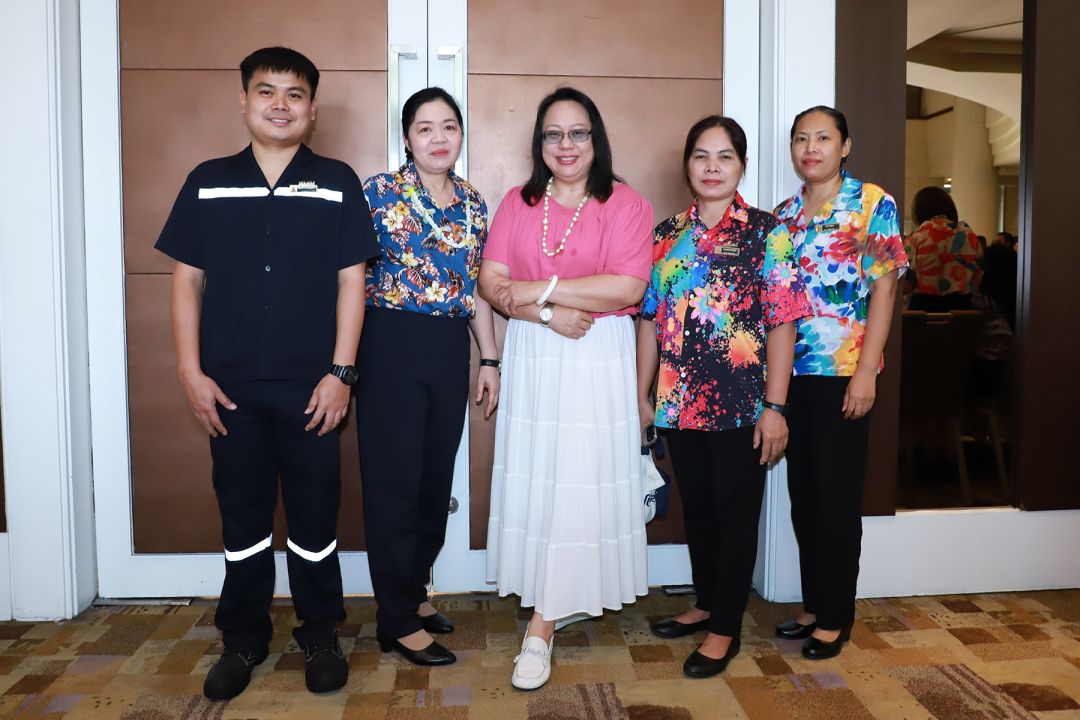 นันทนัทนิดา อิงคะกุล และทีม โรงแรมหลุยส์ แทเวิร์น