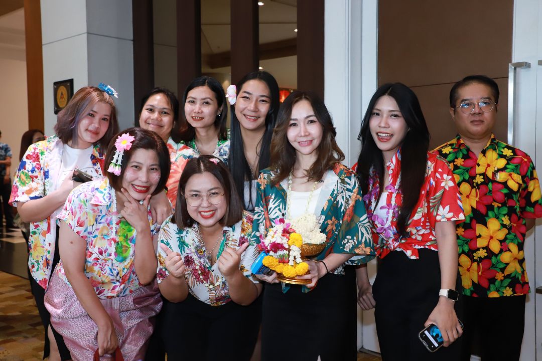 ทีม อี-มาร์เก็ตติ้ง และ ทีมเซลส์ แอนด์ มาร์เกตติ้ง