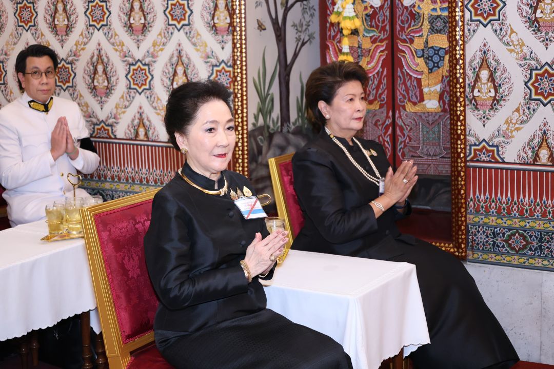 ผาณิต พูนศิริวงศ์ และผู้ได้รับพระบรมราชานุญาตให้เป็นเจ้าภาพร่วมในการบำเพ็ญกุศลและสวดพระอภิธรรมถวายพระบรมศพ