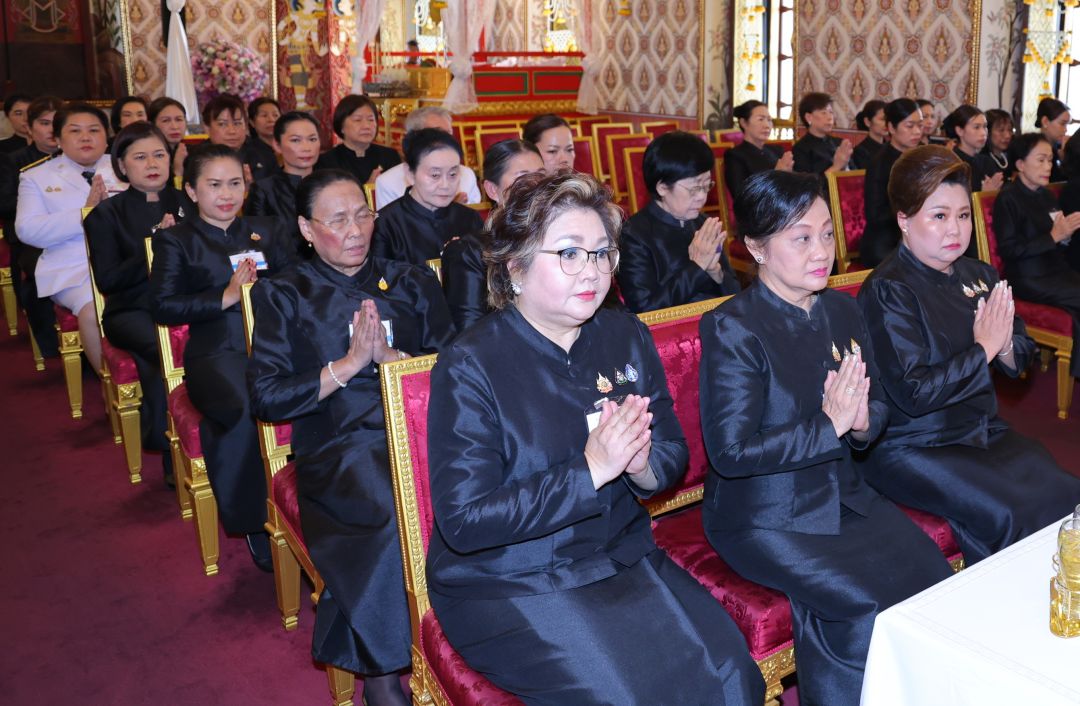 พัชรา มาดล, ศุลีพร โชควิวัฒน, ธัญรัศมิ์ เศรษฐสิริวุฒิ, ยินดี สุวรรณรักษา, ธนาธร ธนะคำดี และ พญ.ศิริวัฒน์ มโนธรรม