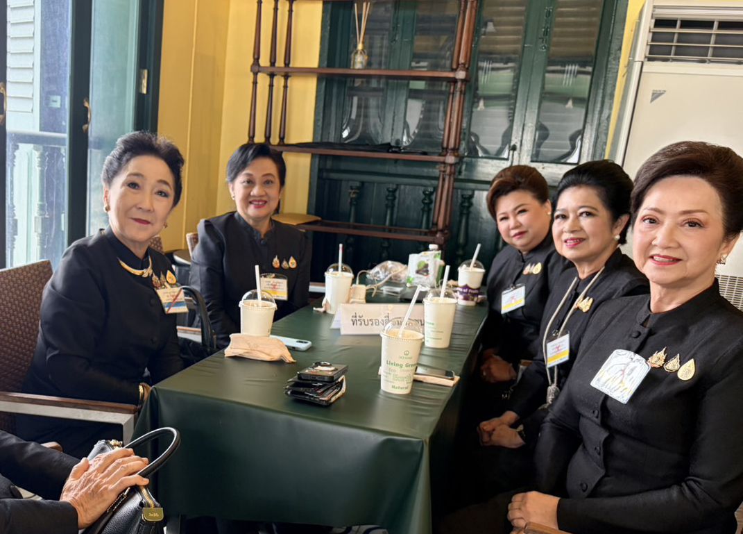 ผาณิต พูนศิริวงศ์, ศุลีพร โชควิวัฒน, ธัญรัศมิ์ เศรษฐสิริวุฒิ, ฉัตรสุดา จันทร์ดียิ่ง และ รักษาแสงภู่