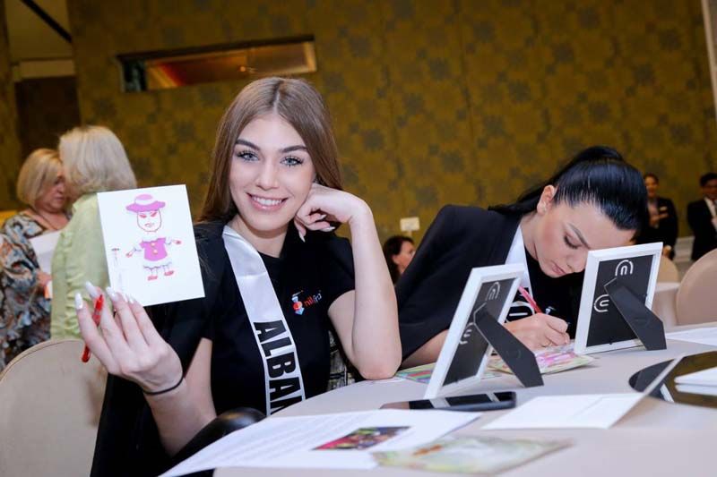 ส่วนหนึ่งของสาวงามที่ร่วมกิจกรรม Smile Train