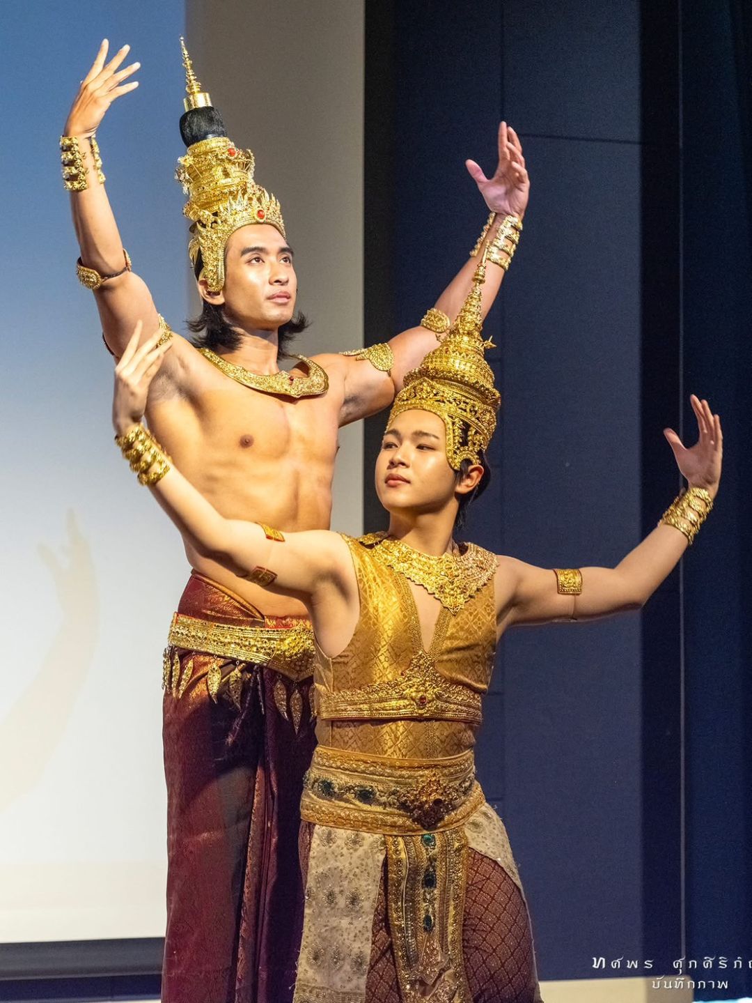 การแสดงประกอบเพลงคำมั่นสัญญา