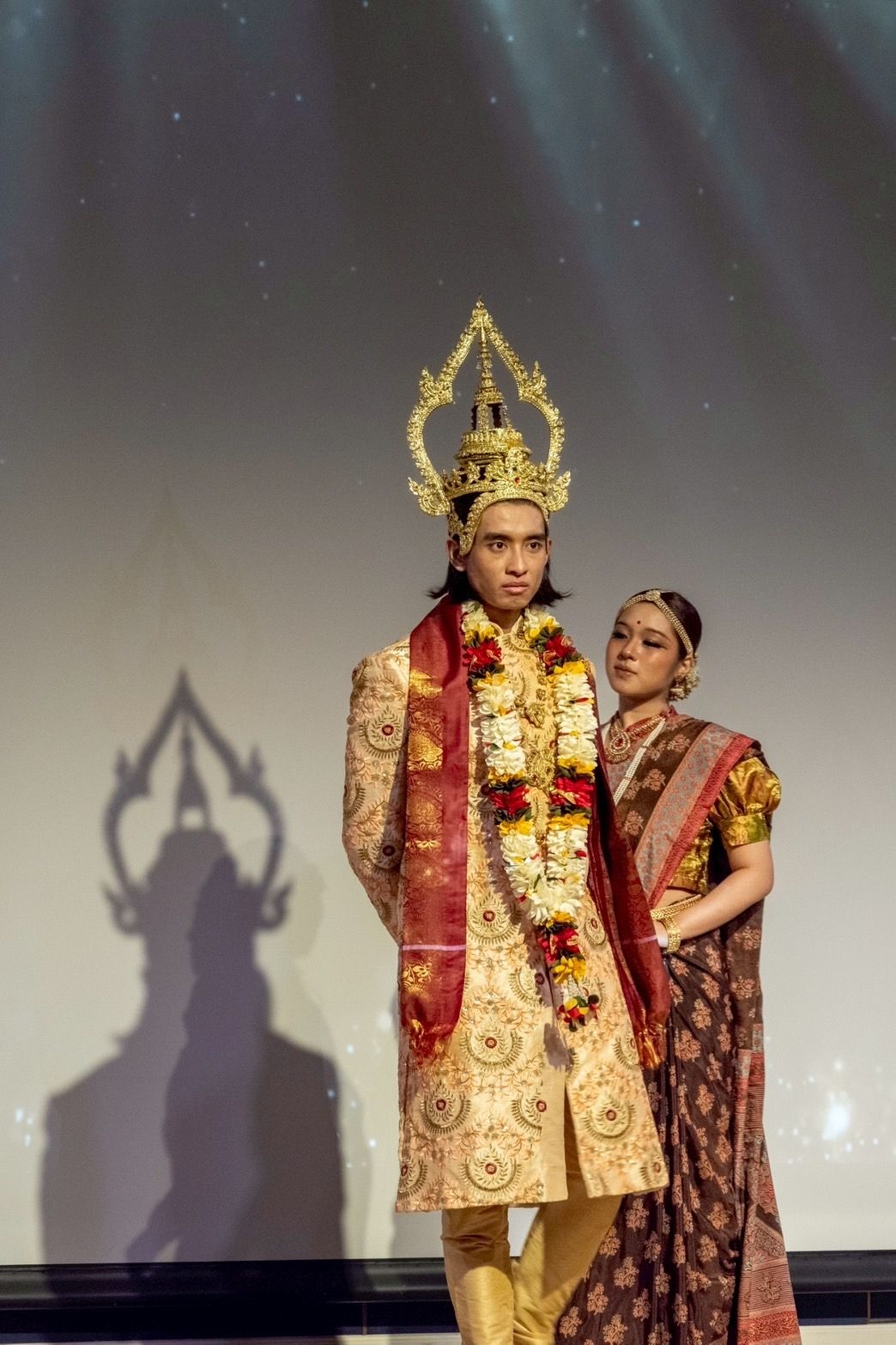 พระเจ้าสังคะวิกรมสิงห์ โดย ชยพล บุญรักษา นางกำนัล โดย เนติรักษ์ สาระจันทร์