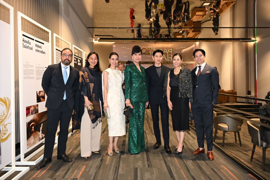 มล.ดิศปนัดดา ดิศกุล, พิมพรรณ ดิศกุล ณ อยุธยา, มล.อรดิศ สนิทวงศ์, สองใหญ่  อินศรีเชียงใหม่, อัครรัฐ วรรณรัฐ, เข็ม
อัปสร สิริสุขะ, กรณ์ ณรงค์เดช
