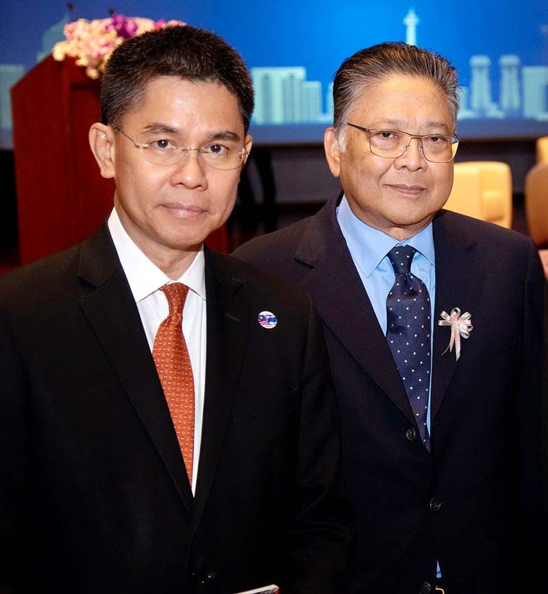 ดร.ปณิธาน วัฒนายากร,กอบศักดิ์ ชุติกุล