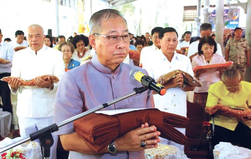 พล.อ.อ.ชลิต พุกผาสุข องคมนตรี ประธานในพิธีกล่าวถวายผ้าพระกฐิน
