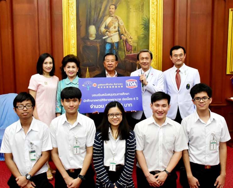 มอบทุนต่อเนื่อง นักศึกษาแพทย์ คณะแพทยศาสตร์
ศิริราชพยาบาล ม.มหิดล จำนวน 10 ทุน