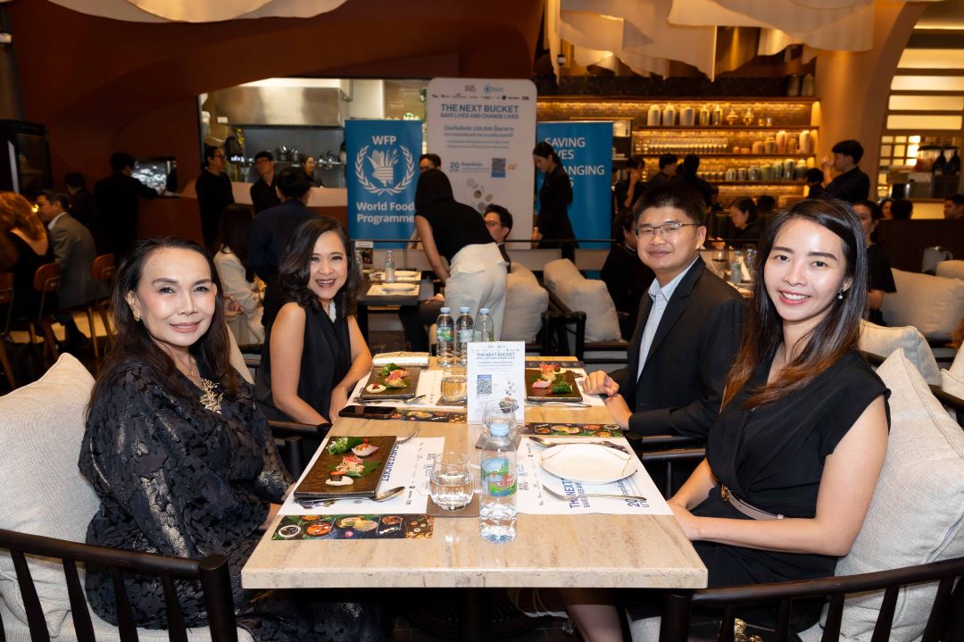 วีนัส มนีรอด, อมาวรินทร์ อินทรีย์สุข, นพ.เมธินันท์ อาภรณ์สุวรรณ                         และพญ.ศุภวงษ์เดือน ทองจันทร์