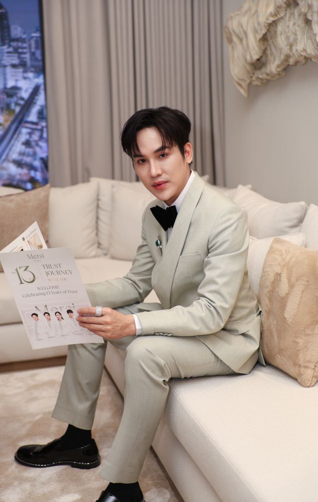 ดร.ธรรมรัตน์ ธุระทอง (คุณช้อนทอง)  CEO  ผู้ก่อตั้ง Mersi Clinic และ Chief Executive Officer