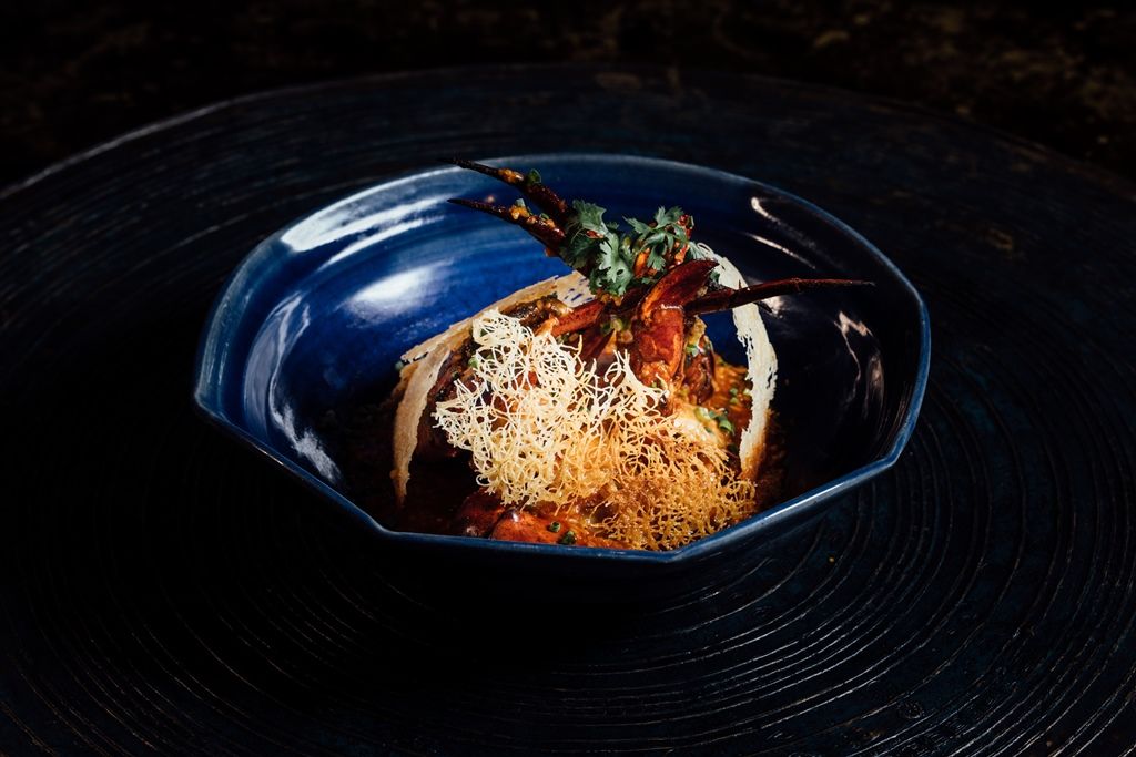 Mud Crab, Mince Pork, Chili Sauce, Crispy Rice Noodle (ปูเนื้อผัดซอสเสฉวน หมูสับ เสิร์ฟพร้อมหมี่กรอบ)