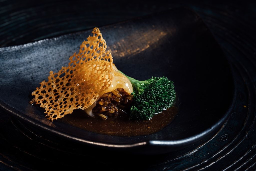 Braised Fish Maw Stuffed Glutinous Rice (กระเพาะปลายัดไส้ข้าวเหนียวกุนเชียงซอสเป๋าฮื้อ)