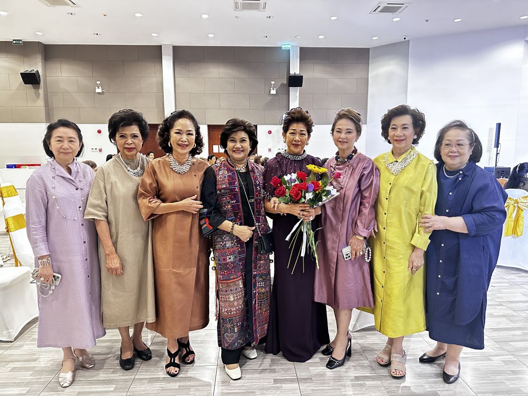 ภรภัทร นิธิธนภัทร,สุนันท์ โรจนธรรม,วไลพร วาสิกะสิน,จิดาภา เตชะวิเศษ,รัตนา อุบลสุวรรณ,ศิริพรรณ อรัณยะนาค,จันทร์เพ็ญ เอื้อธำรงสวัสดิ์,สุนันทา เมืองโคตร 