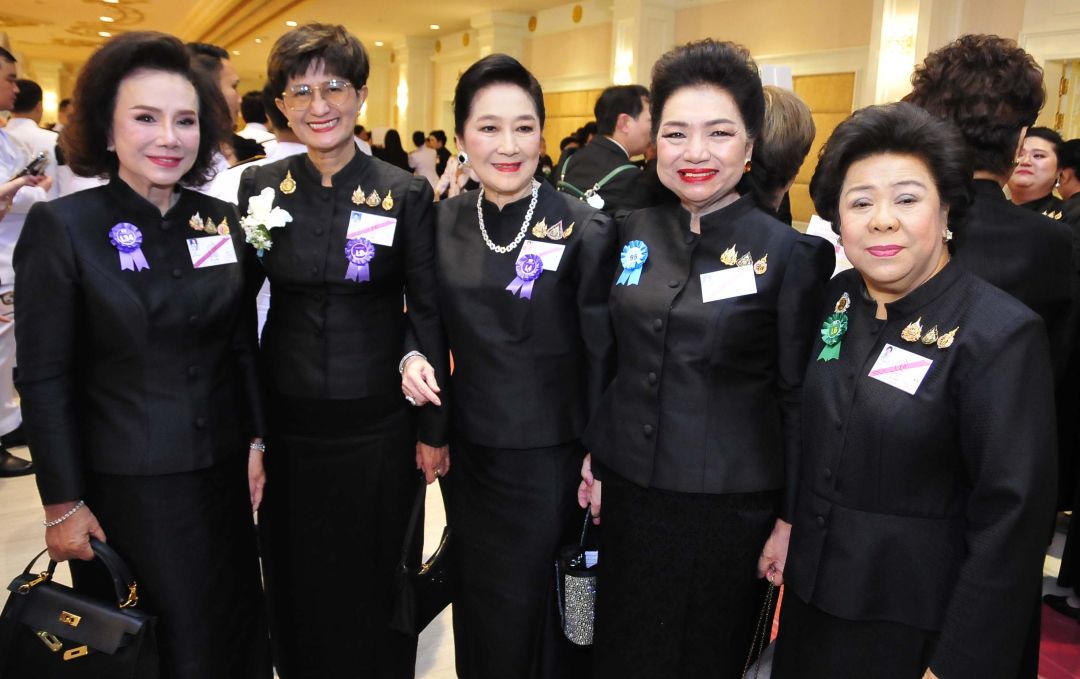 อุไร คุณานันทกุล, นฤมล ล้อมทอง, ผาณิต พูนศิริวงศ์, ดร.มนูญศรี โชติเทวัญ และ เบญจมาศ รุจิรวงศ์