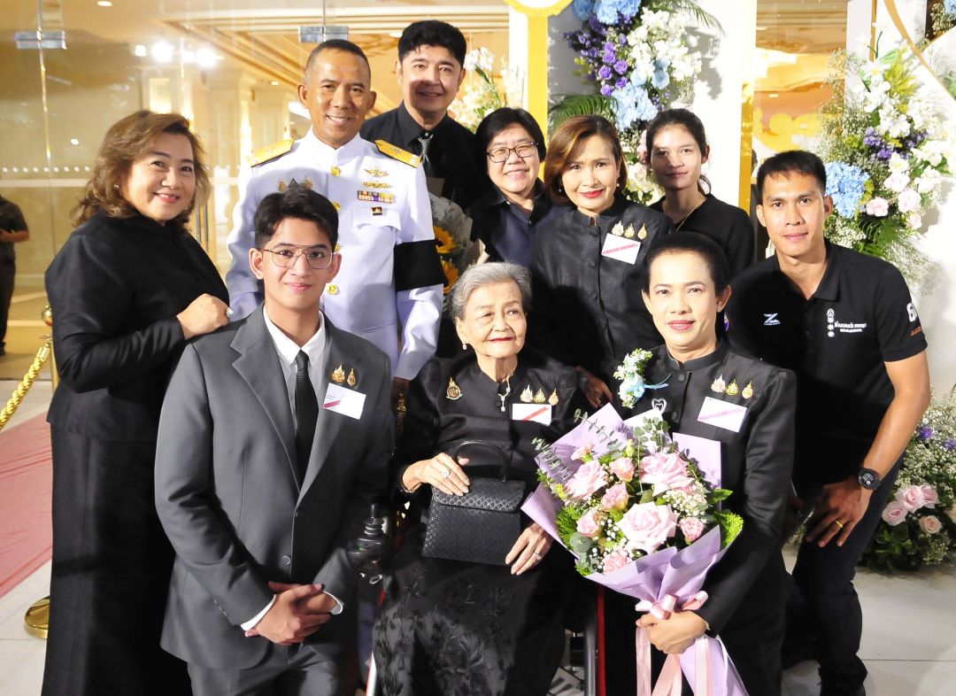 ไพลิน ภัยลี้ สตรีไทยดีเด่น 2569 มีลูก-หลานมาร่วมยินดีคับคั่ง