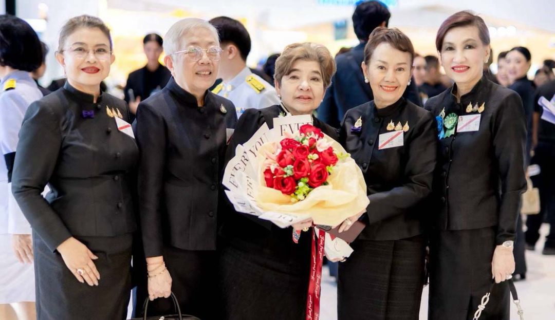ลดา  รุธิรกนก สตรีไทยดีเด่น 2569 มี  กุลดา  เวชยานนท์, กันยา  ภาติยะศิขัณฑ์, ชฎาทิพย์  สุคันธา, อัจฉราวรรณ ลิ้มเล็งเลิศ ร่วมยินดี