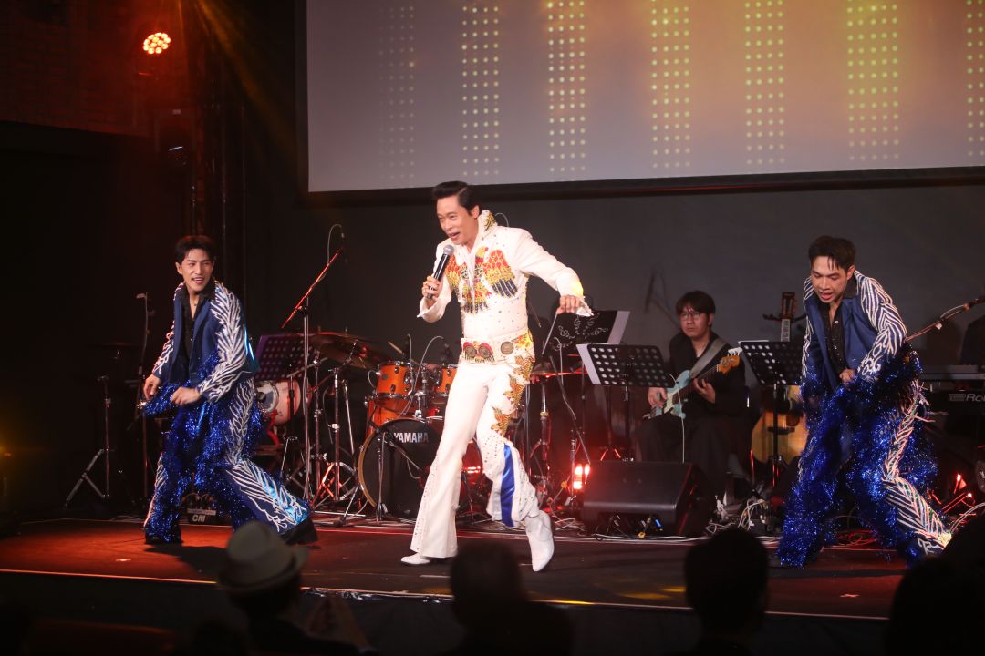 การแสดง Elvis Medley โดย วิชญ ผาติหัตถกร