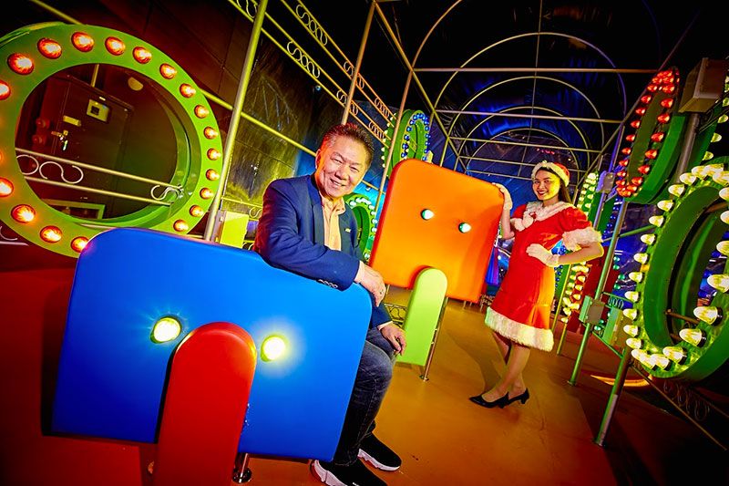 Elephant Bench เก้าอี้ช้างที่มีดวงตาเป็นไฟจากรถตุ๊กตุ๊ก เบาะที่นั่งสีสันสดใส