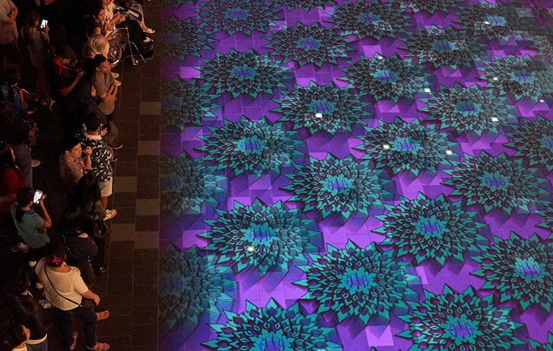 แมจิก คาร์เปท แบงค็อก ลวดลายไทย สร้างสรรค์โดย มิเกล เชอวาลิเยร์