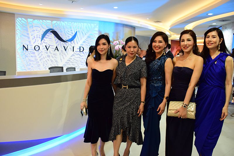 นาขวัญ รายนานนท์, ฐาปนีย์ เกียรติไพบูลย์, ชาดา เพี้ยนภักตร์,ทัชชารตี ณ ระนอง และ ศลิษา เอี่ยมมะโนชญ์